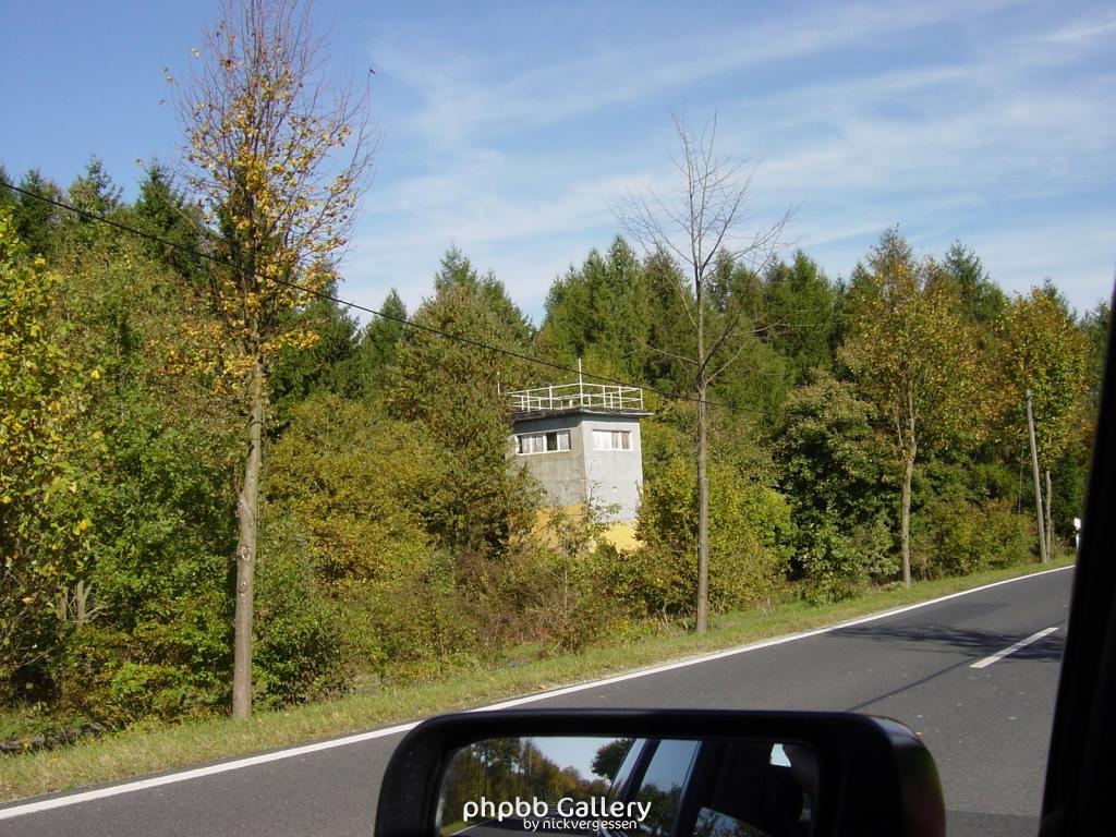 Turm bei Reinhards völlig zugewachsen