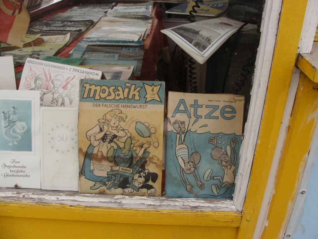 zwei DDR-Comics, das Mosaik gibts heute noch